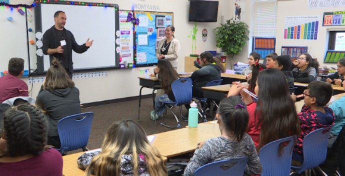 Dave Matthews visits Standing Rock schools for arts program